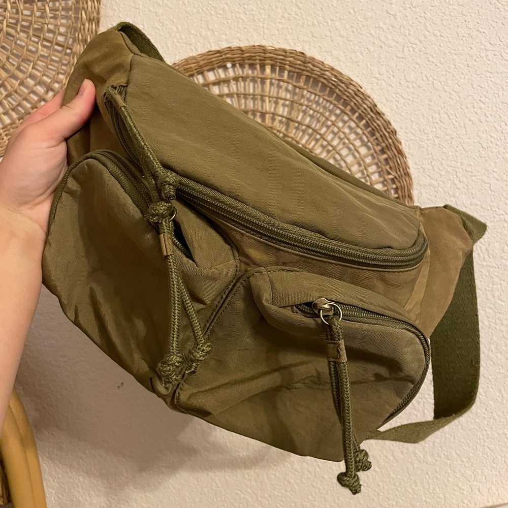 Target universal thread Fanny pack